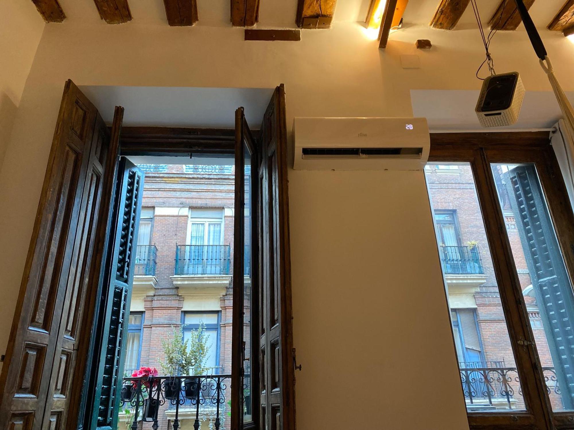 Hortaleza 4, Preciso Estudio En Chueca Junto A La Gran Via De Madrid Bagian luar foto